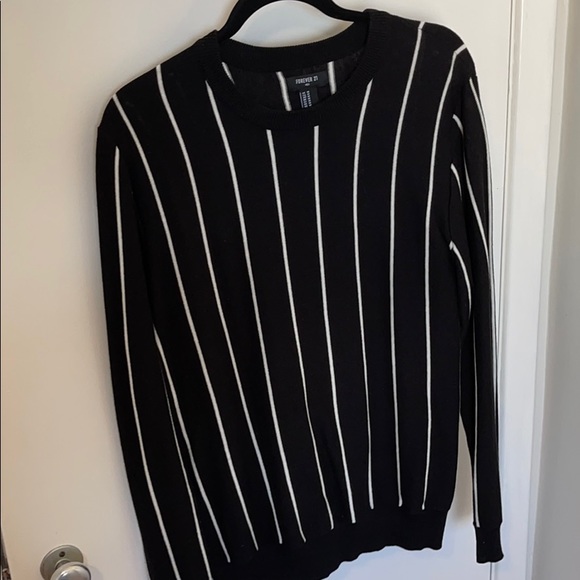 Men’s Black with white stripe Med Cardigan. - Picture 7 of 9